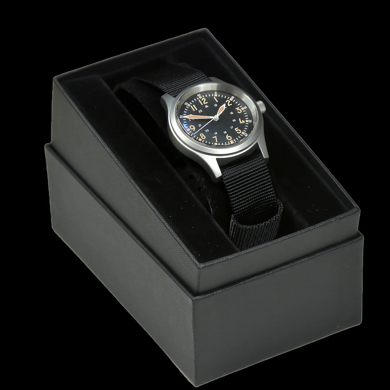 A-17 U.S 1950s Korean War Pattern Automatic 100m Water Resistant Military Watch with Shatter and Scratch Resistant Box Sapphire Crystal - Image 6