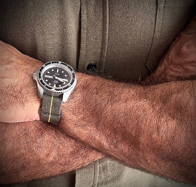 ELVIA Day/Date Military Divers Watch with Sapphire Crystal and Quartz Movement - Image 12
