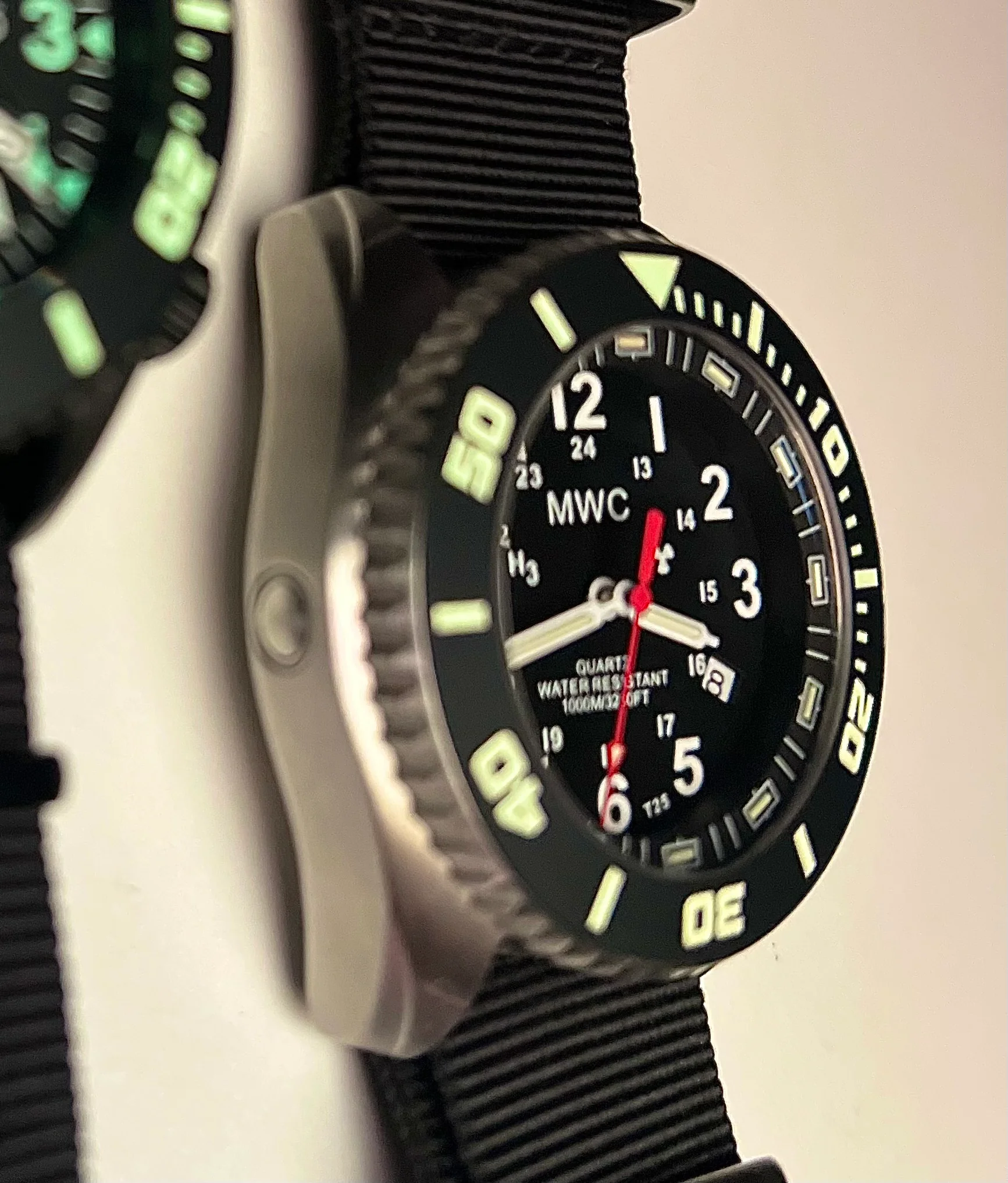 MWC "Depthmaster" 100atm / 3,280ft / 1000m Water Resistant Military Divers Watch in a Stainless Steel Case with GTLS and Helium Valve (10 Year Battery Life) - Image 17
