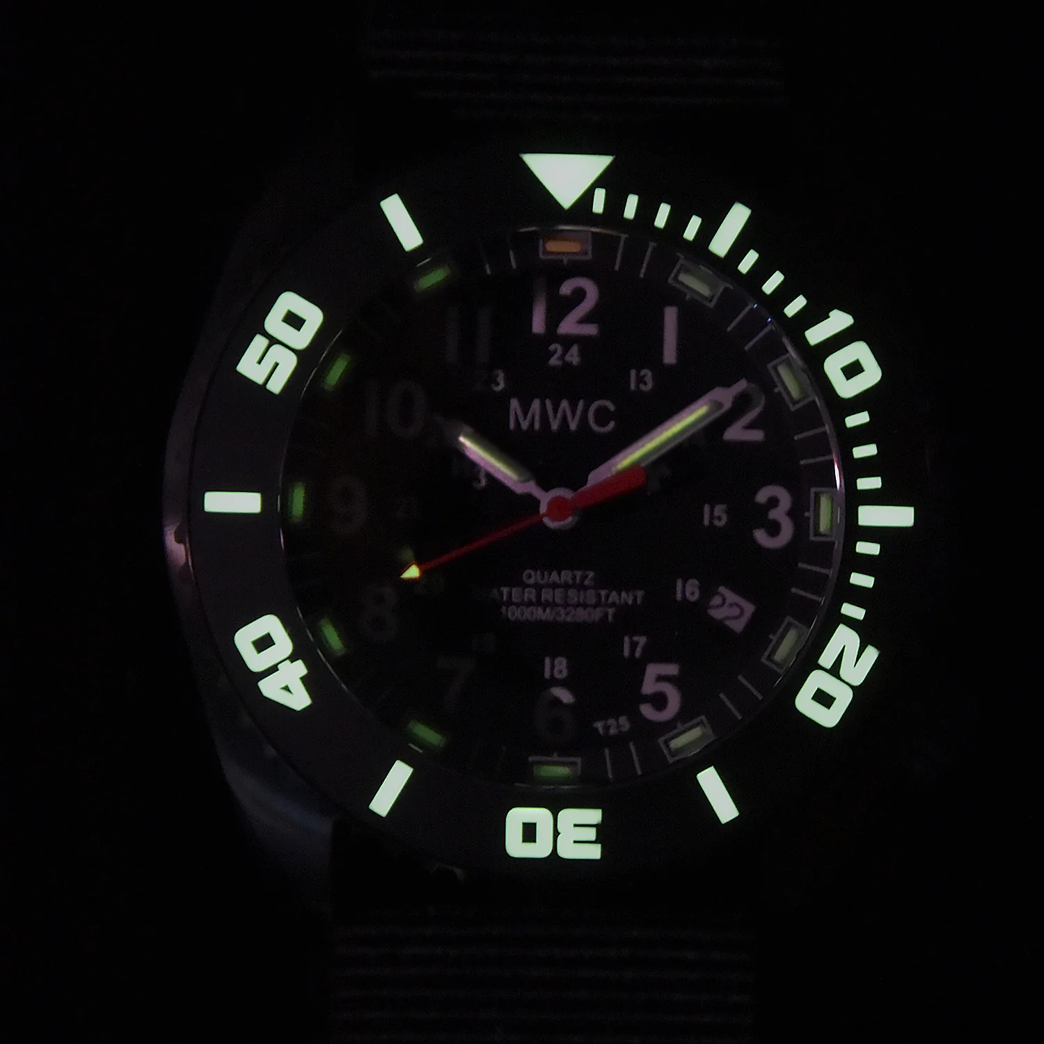 MWC "Depthmaster" 100atm / 3,280ft / 1000m Water Resistant Military Divers Watch in a Stainless Steel Case with GTLS and Helium Valve (10 Year Battery Life) - Image 4