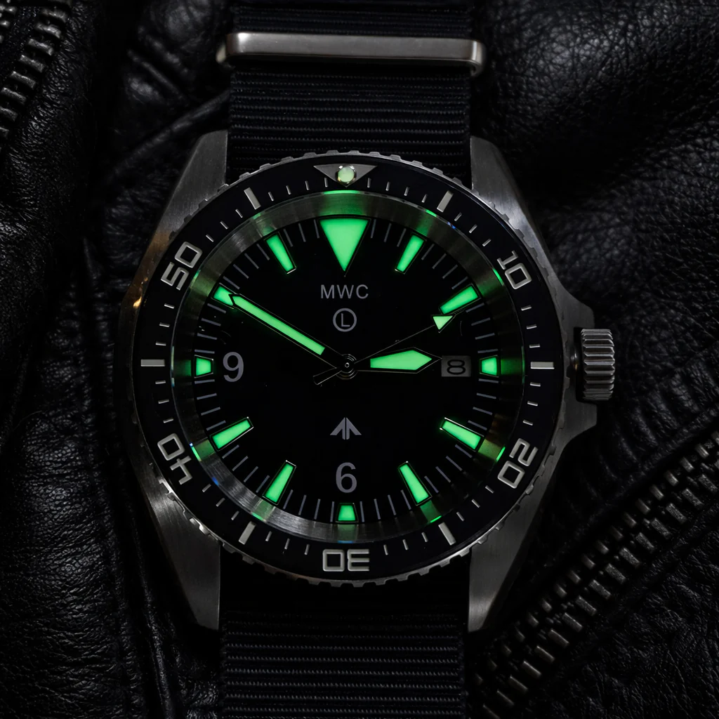 MWC Heavy Duty 300m Military Divers Watch in Stainless Steel Case (Quartz) with Sapphire Crystal and Ceramic Bezel - Image 4