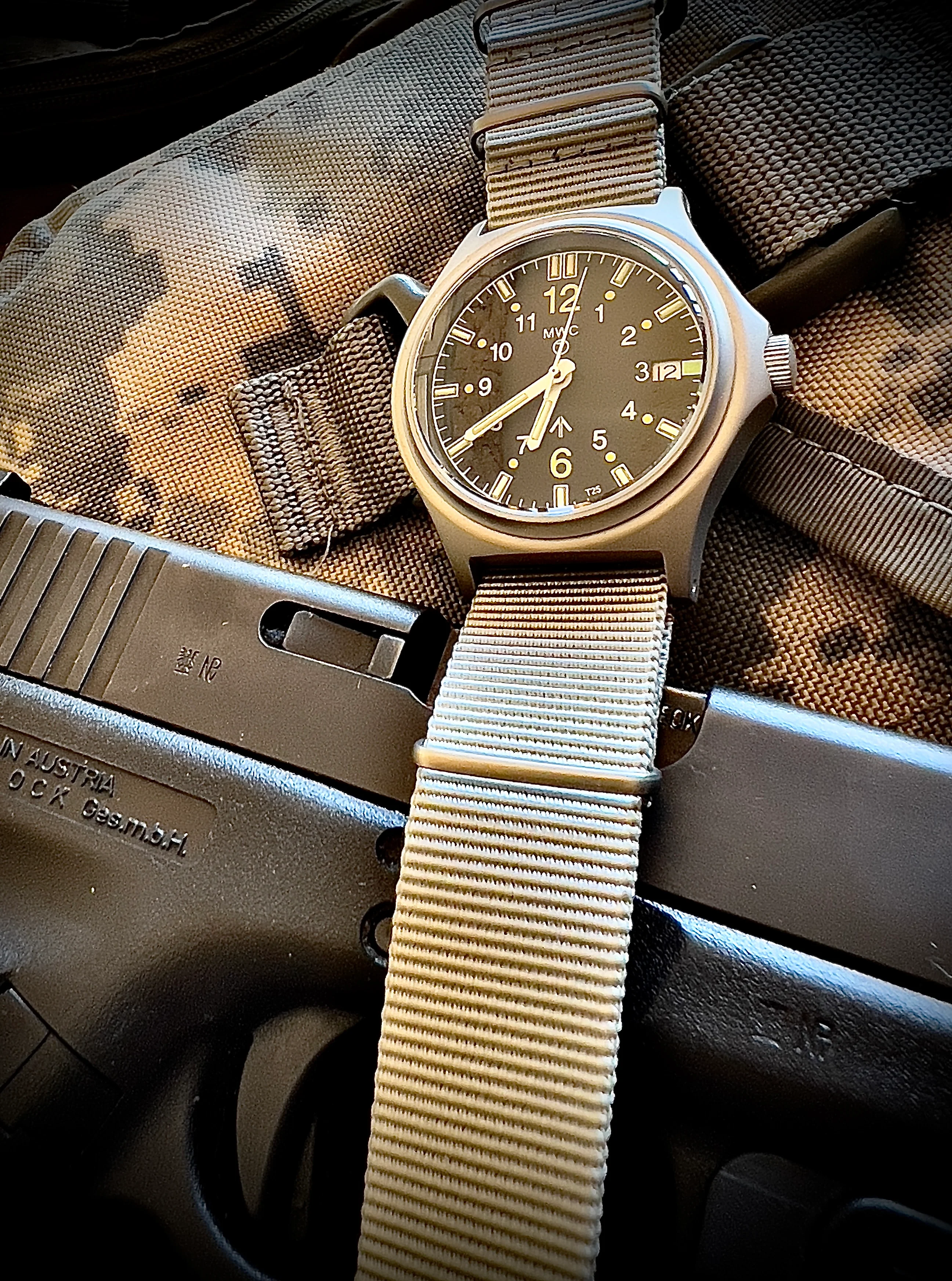 G10SL MKV 200m/660ft Water Resistant Military Watch with GTLS Tritium Light Sources, Sapphire Crystal and 10 Year Battery Life - Image 9