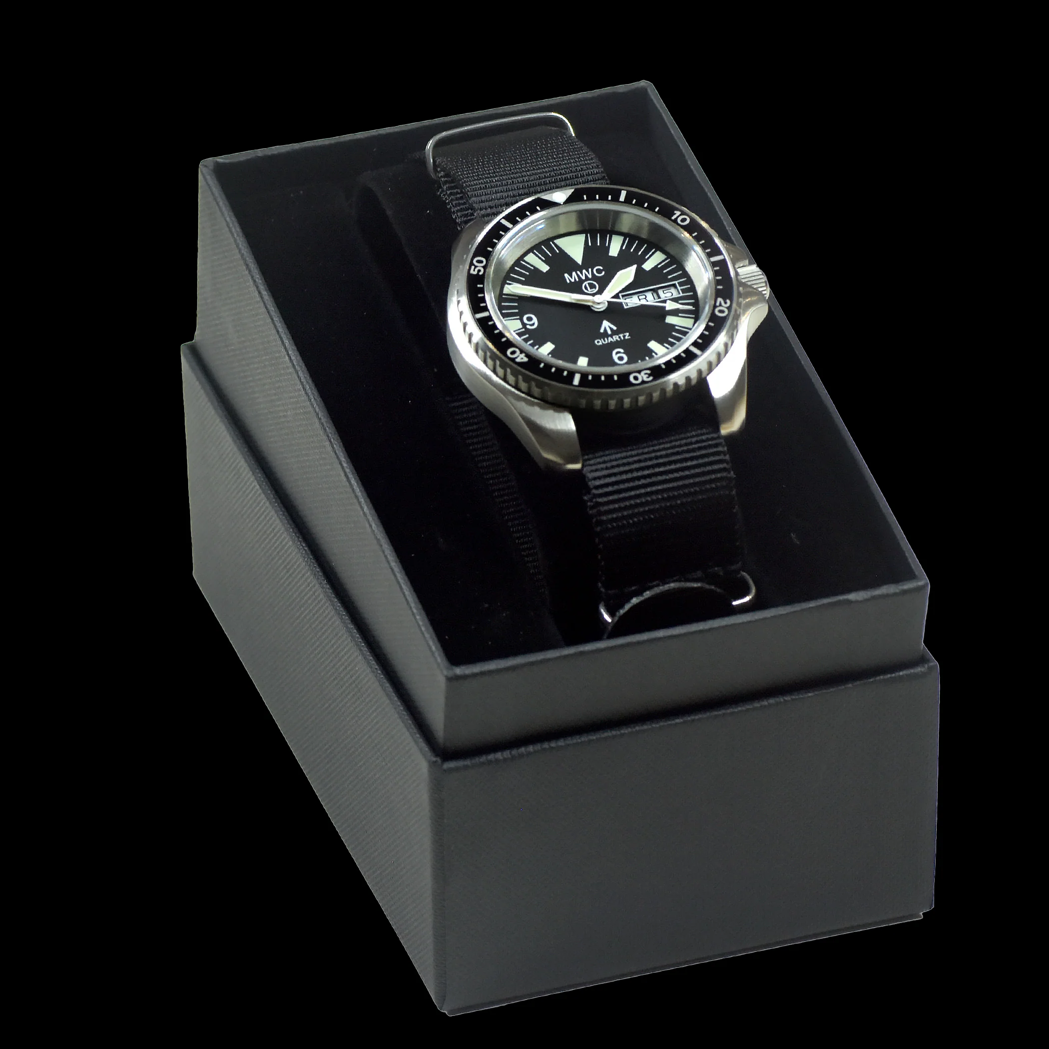 MWC 1999-2001 Pattern Quartz Day/Date Military Divers Watch with Stainless Steel Case and Sapphire Crystal - Image 7