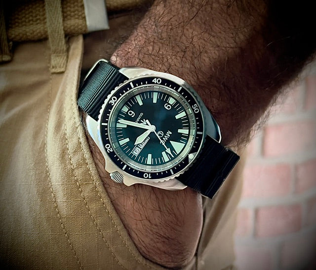 MWC 1999-2001 Pattern Quartz Day/Date Military Divers Watch with Stainless Steel Case and Sapphire Crystal - Image 9