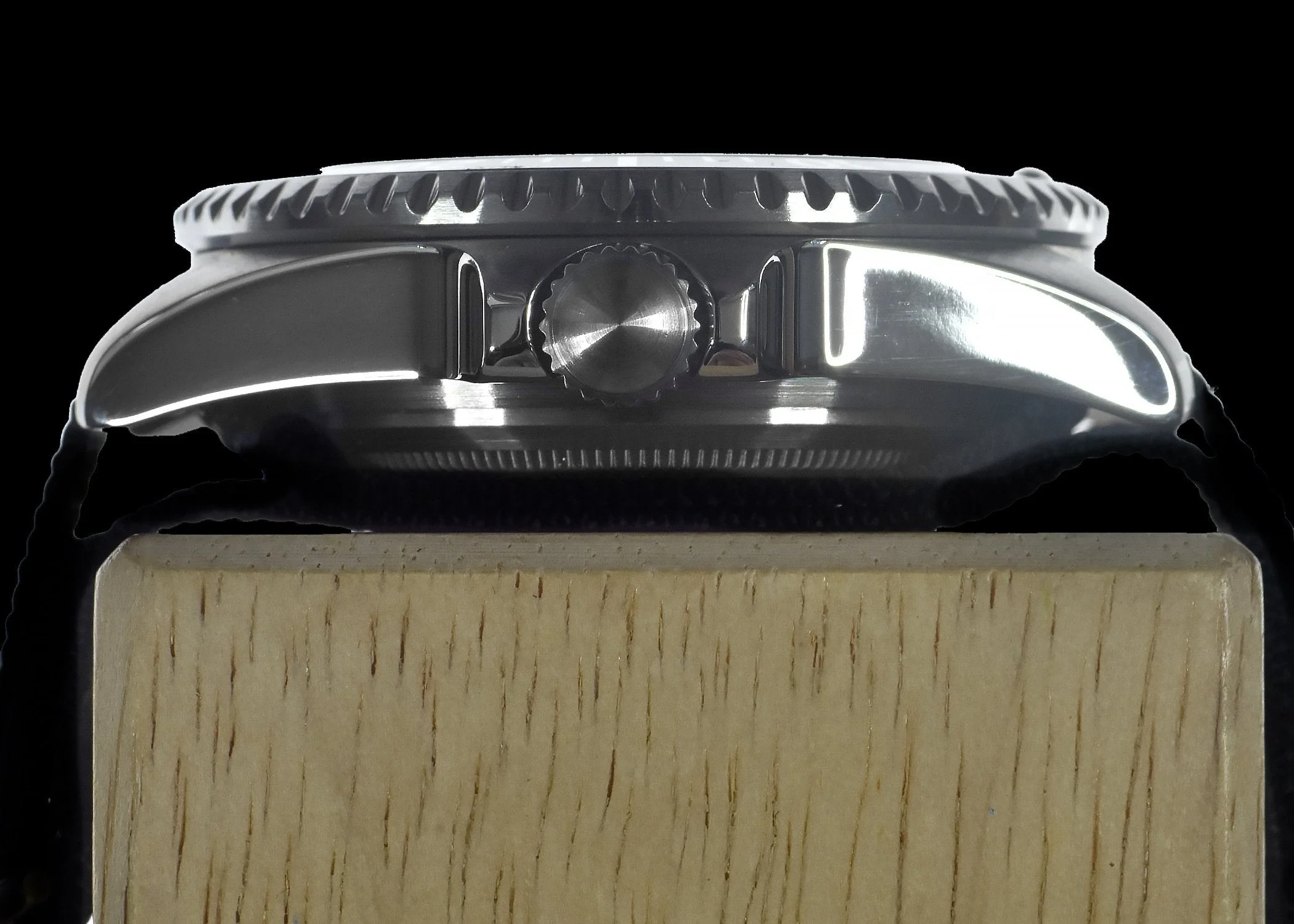 MWC 21 Jewel 1980s Pattern 300m Automatic Military Divers Watch with Sapphire Crystal and a Black and a Grey NATO Strap - Image 4