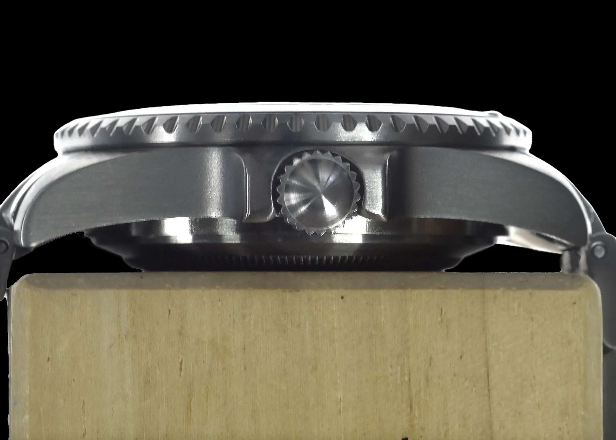 MWC 24 Jewel 1982 Pattern 300m Automatic Military Divers Watch with Sapphire Crystal on a Stainless Steel Bracelet - Image 3