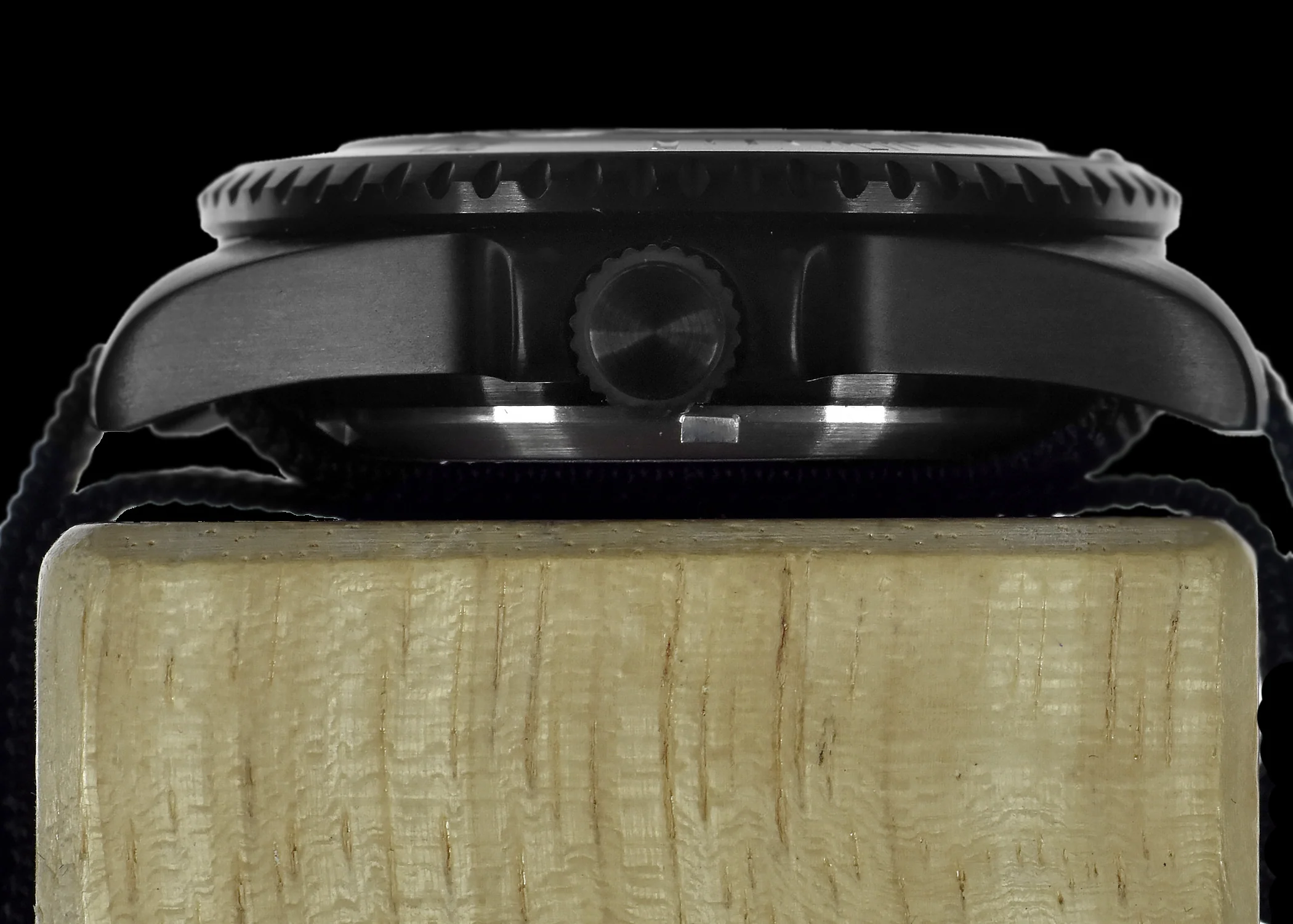 MWC 24 Jewel 300m Automatic Divers Watch with PVD Bracelet, Ceramic Bezel and Sapphire Crystal - Image 3