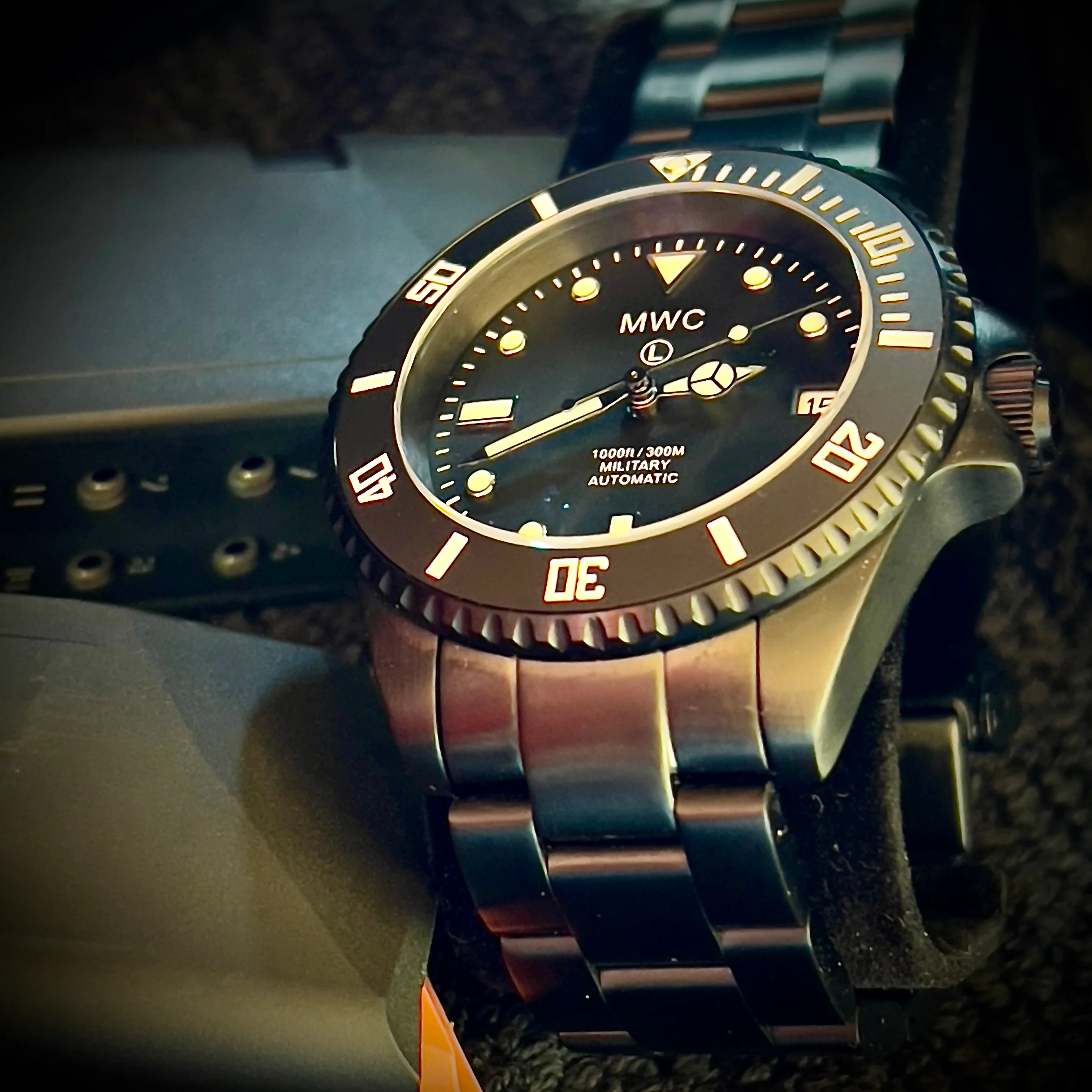 MWC 24 Jewel 300m Automatic Military Divers Watch with Sapphire Crystal and Ceramic Bezel on a Matching Stainless Steel Bracelet - Image 15