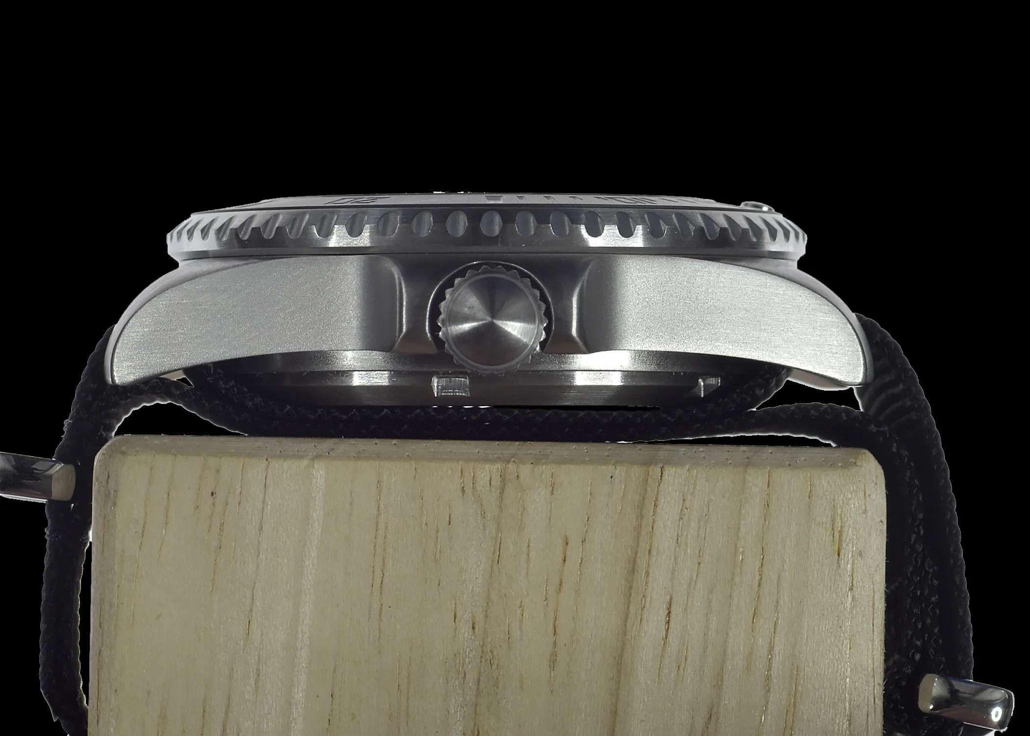 MWC 24 Jewel 300m Automatic Military Divers Watch with Tritium GTLS Illumination, Sapphire Crystal and Ceramic Bezel - Image 3