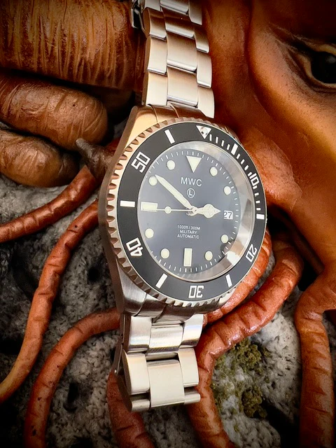 MWC 24 Jewel 300m Automatic Military Divers Watch with Sapphire Crystal and Ceramic Bezel on a Matching Stainless Steel Bracelet - Image 19