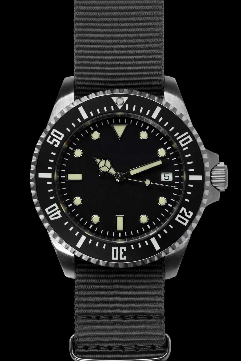 MWC Professional Military Diver 300m – Swiss Sellita SW200 Automatic with Sapphire Crystal, Ceramic Bezel & NATO Strap (Sterile Dial)