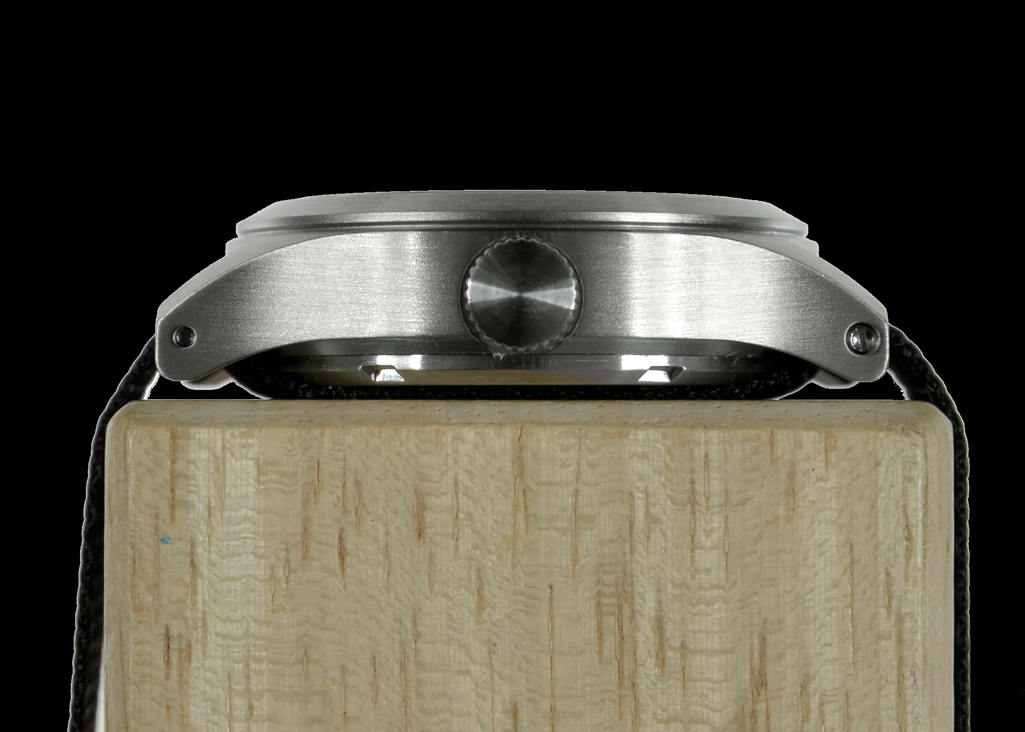 MWC Classic 100m Water Resistant General Service Watch with 24 Jewel Automatic Movement - Image 3