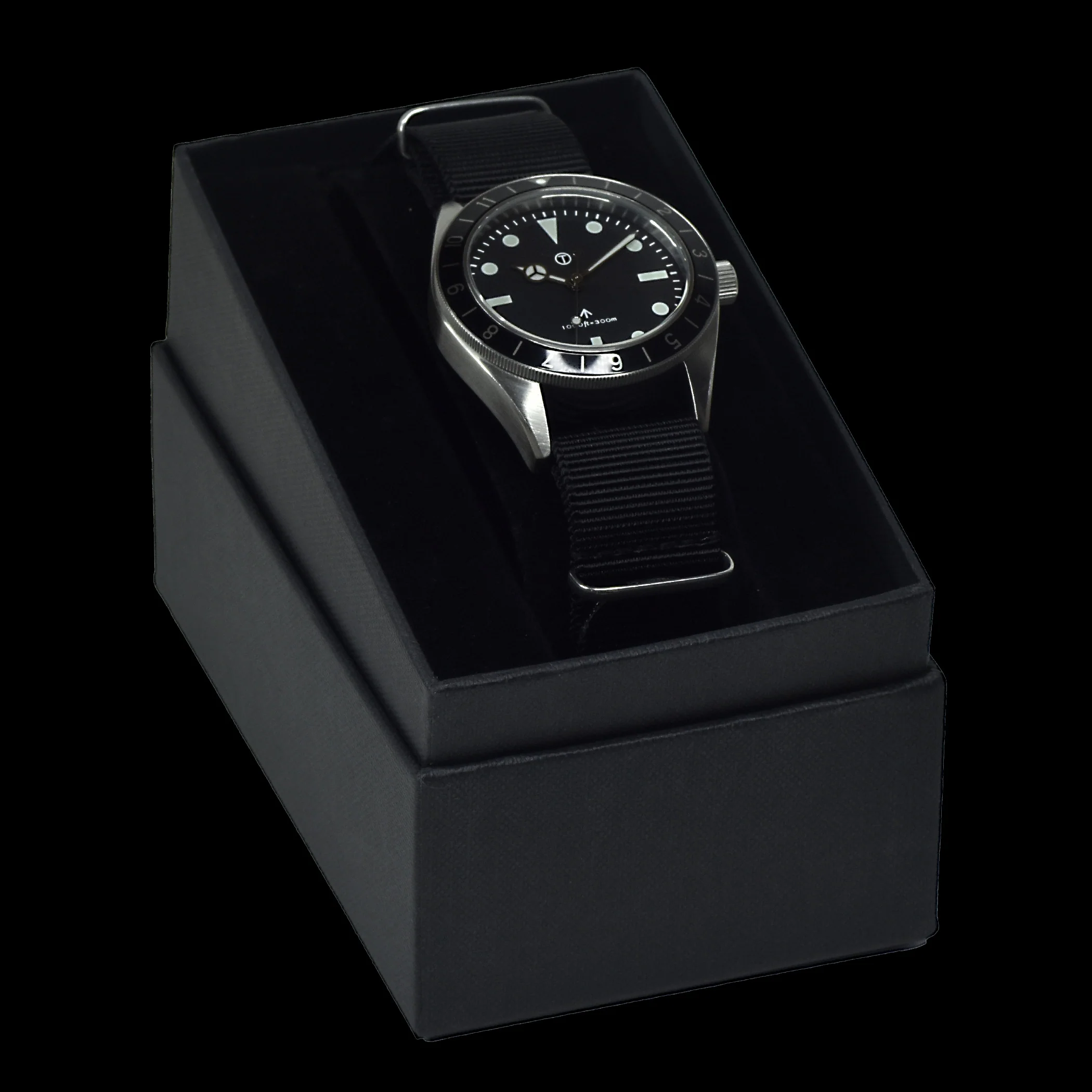 MWC Classic 1960s Pattern Dual Time Zone Divers Watch with Luminova Paint and a Hybrid Mechanical/Quartz Movement - Image 5