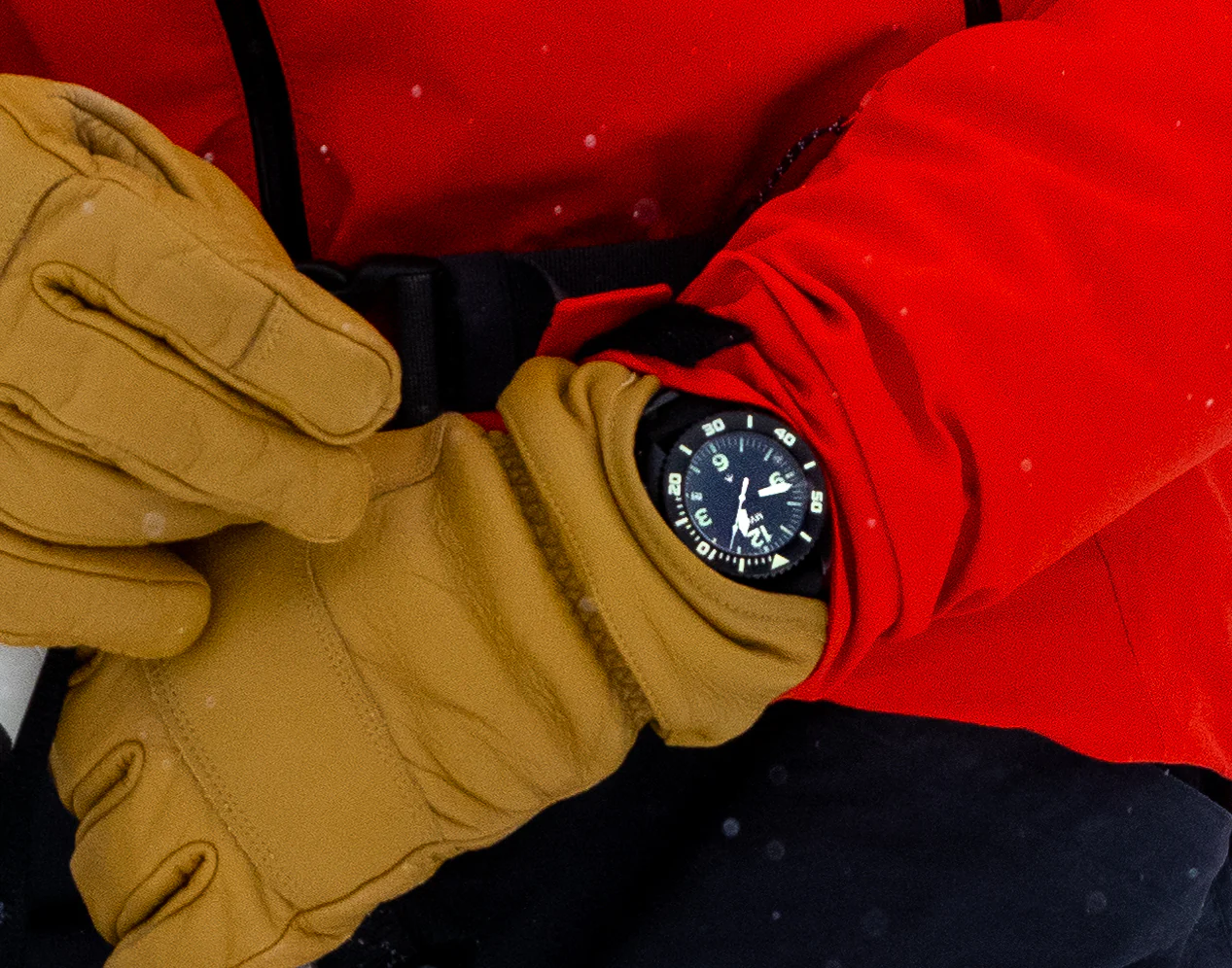MWC "Depthmaster" 100atm / 3,280ft / 1000m Water Resistant Military Divers Watch in PVD Stainless Steel Case with Helium Valve (Quartz) - Image 16