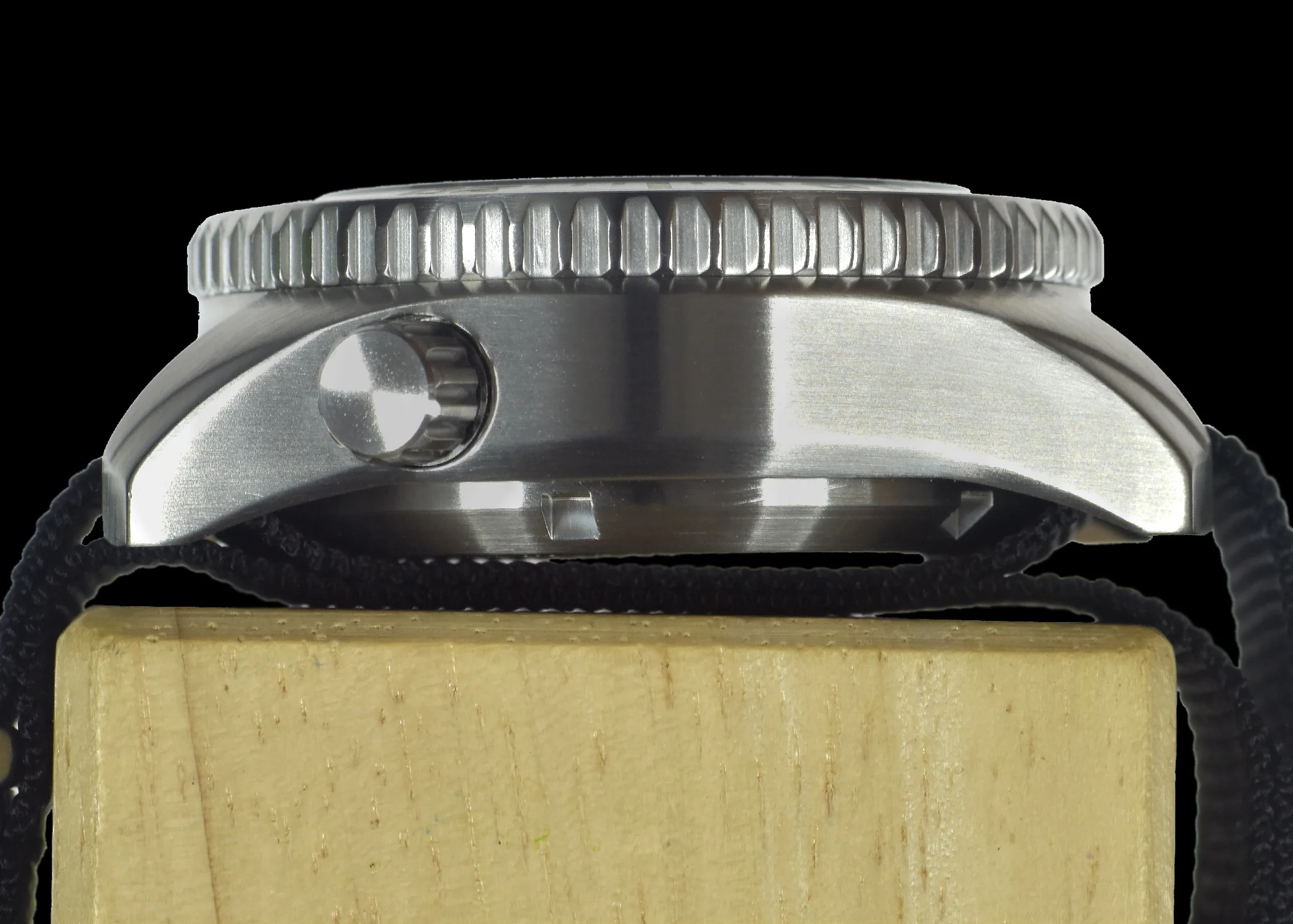 MWC "Depthmaster" 100atm / 3,280ft / 1000m Water Resistant Military Divers Watch in Stainless Steel Case with Helium Valve (Quartz) - Image 5