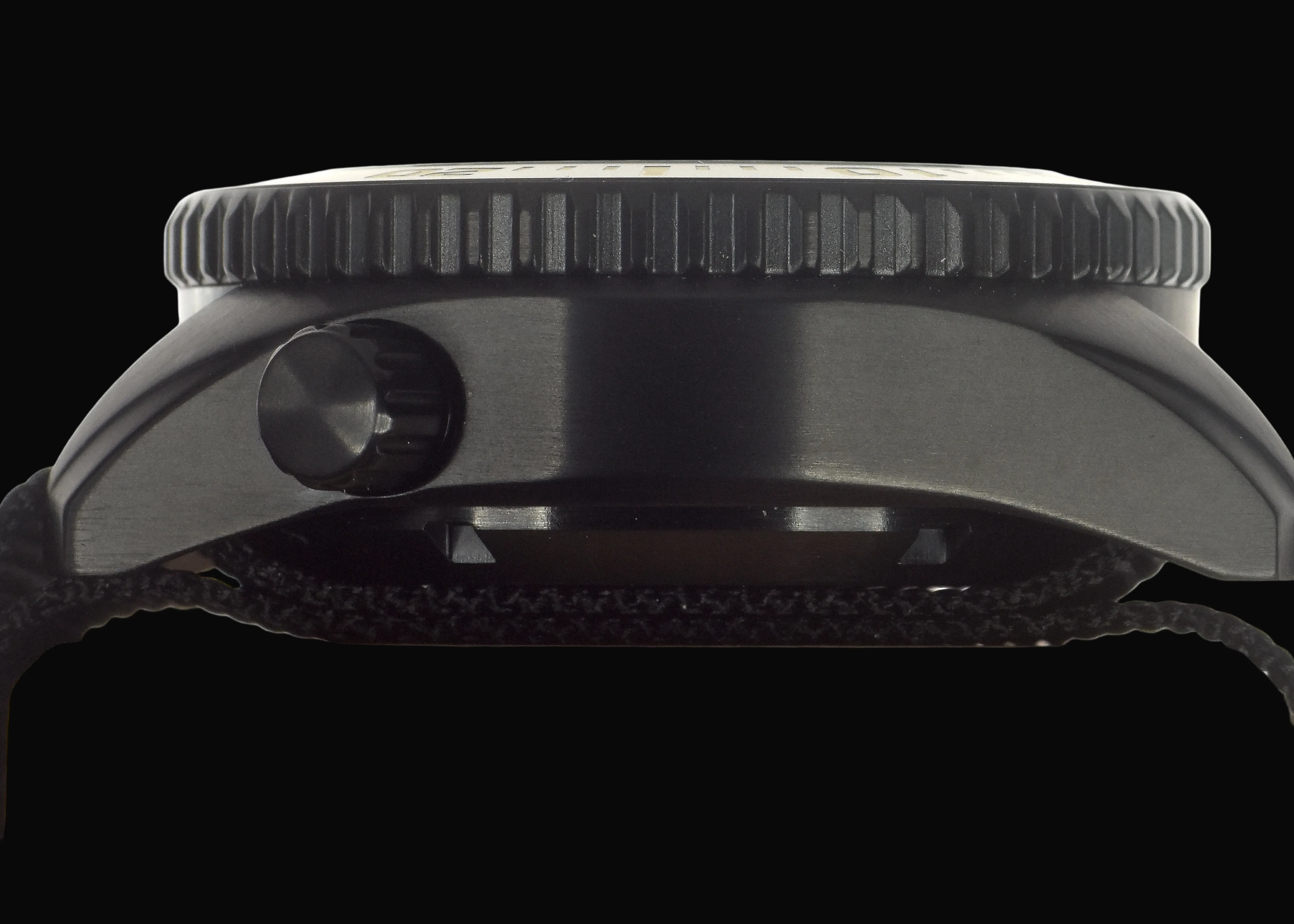 MWC "Depthmaster" 100atm / 3,280ft / 1000m Water Resistant Military Divers Watch in a PVD Titanium Case with Luminova and a Helium Valve (Automatic) - Image 3