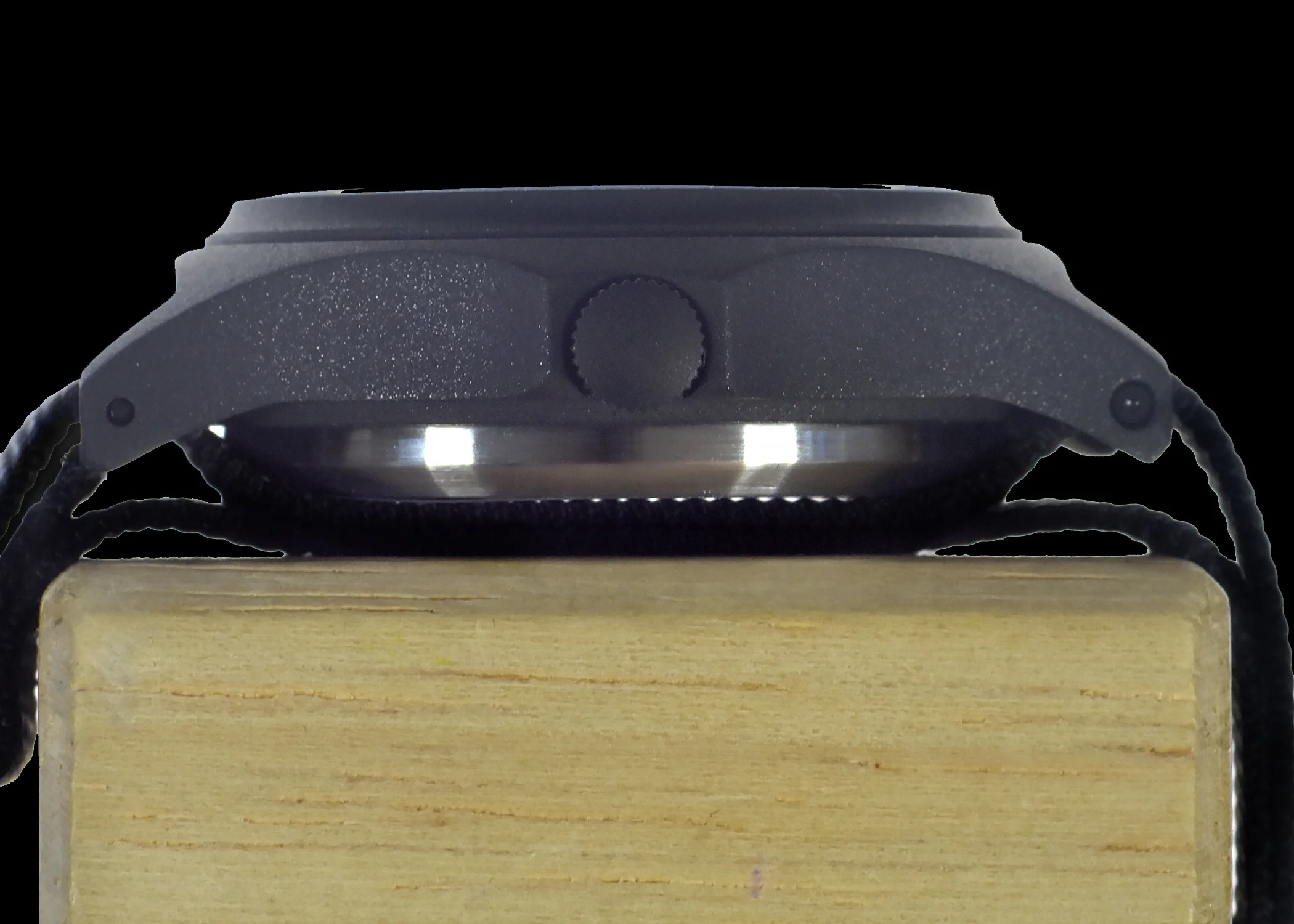 MWC G10 50m PVD SAR / Coastguard Watch with Battery Hatch, Solid Strap Bars and 60 Month Battery Life - Image 5