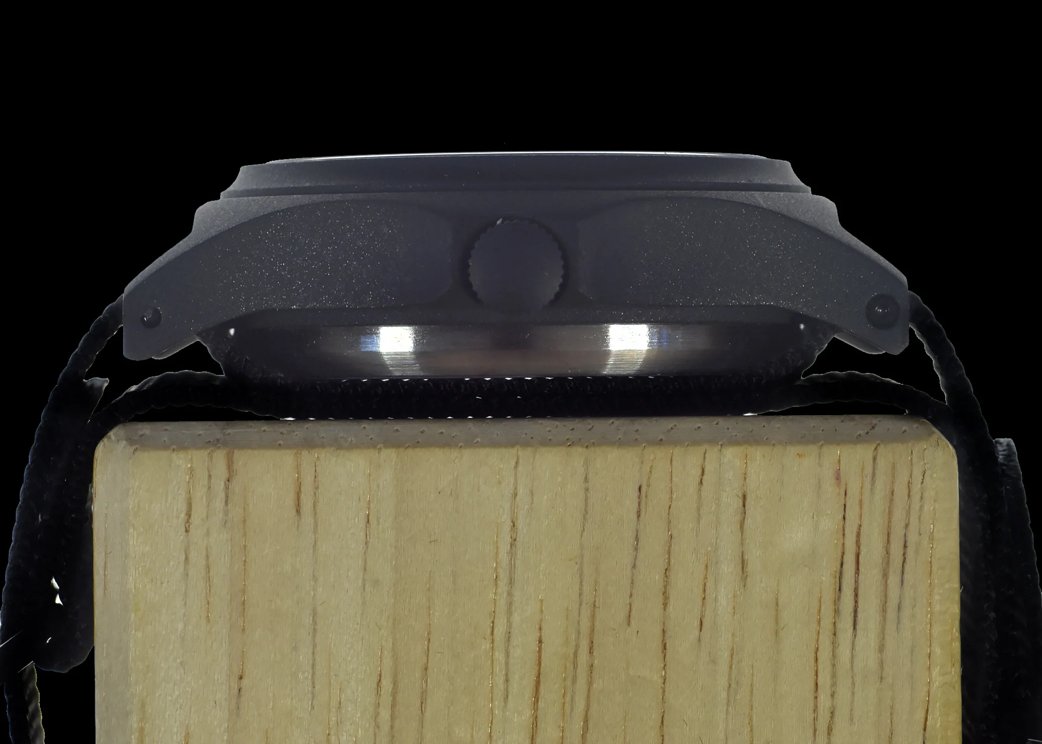 MWC G10 50m Water Resistant PVD Stealth with Battery Hatch, Solid Strap Bars and 60 Month Battery Life - Image 5