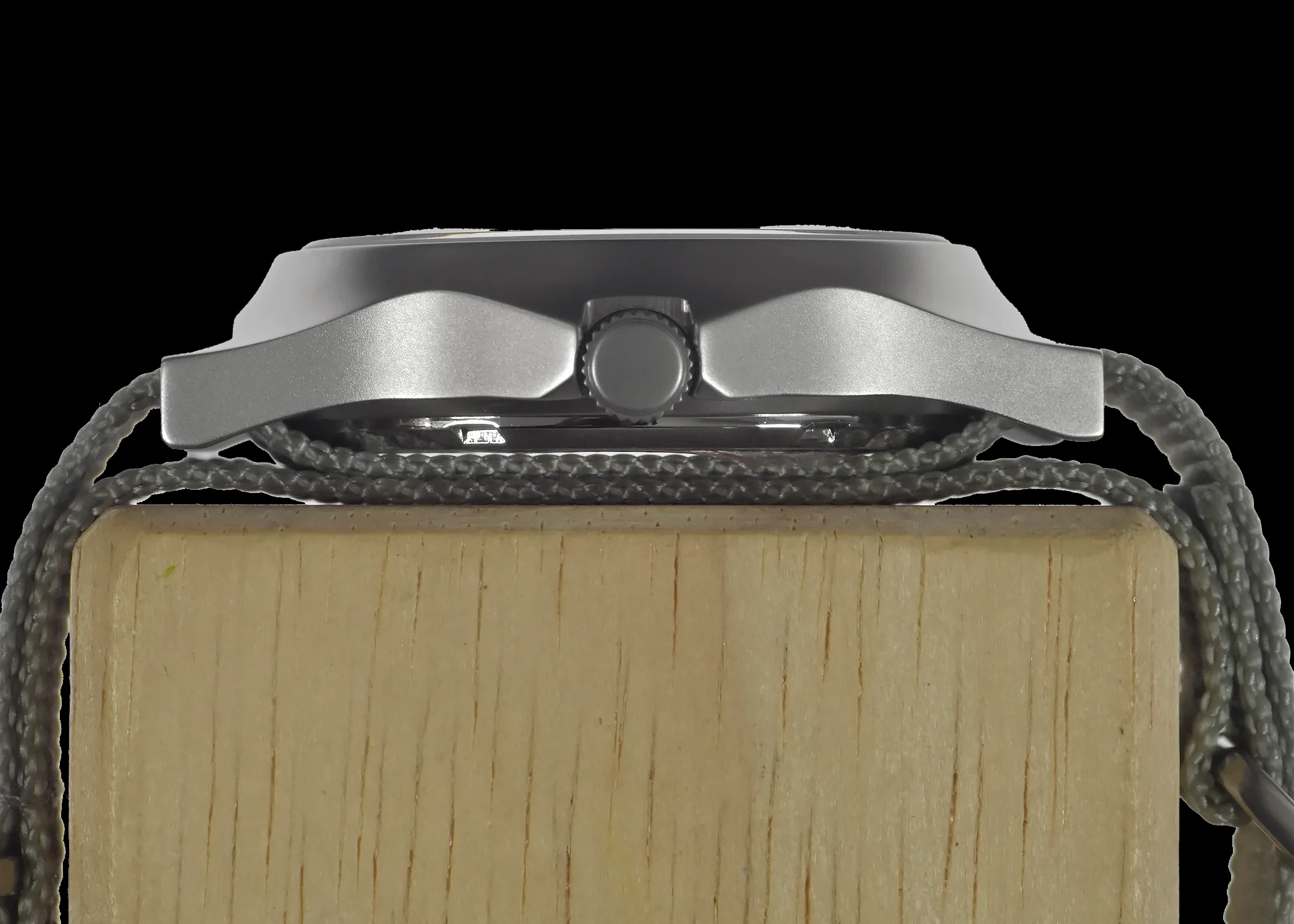 MWC G10 LM Non Date Stainless Steel Military Watch (Desert Strap) - Image 4