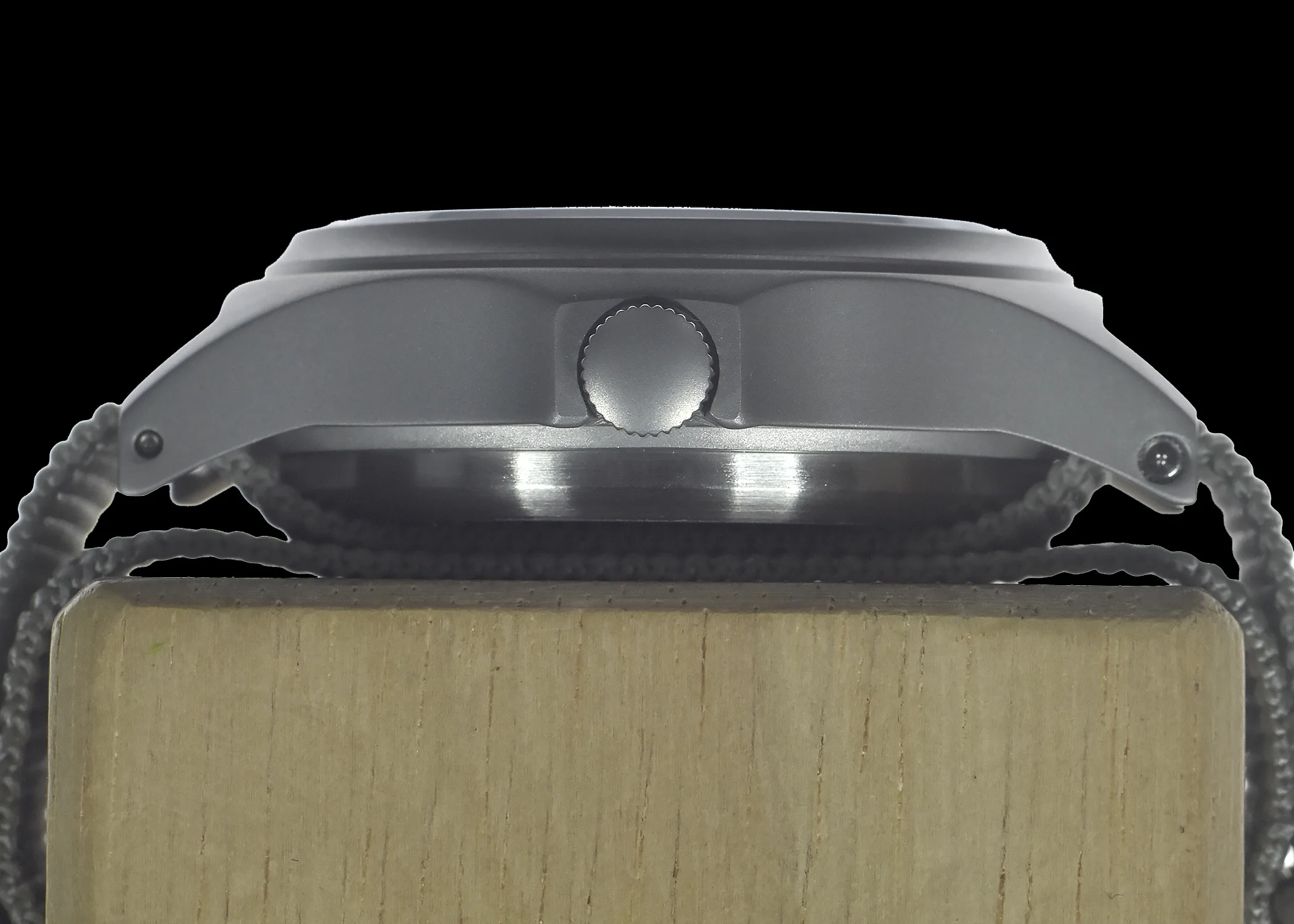 MWC G10 12/24 50m Water Resistant Military Watch with Battery Hatch, Fixed Strap Bars, Sapphire Crystal and 60 Month Battery Life - Image 4