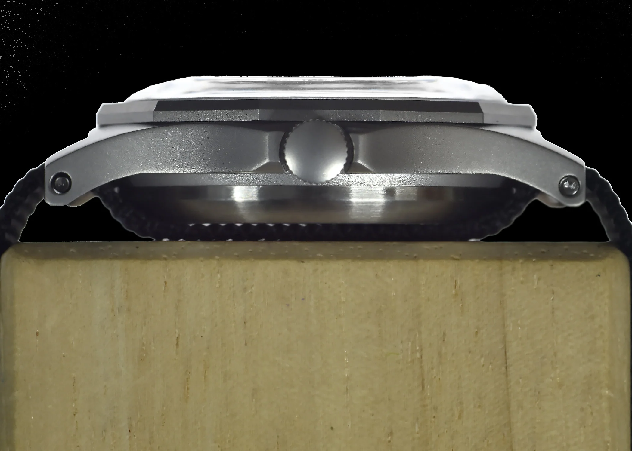 MWC G10 - Remake of 1982 to 1999 Series Watch in Stainless Steel with Plexiglass Acrylic Crystal and Battery Hatch - Image 5