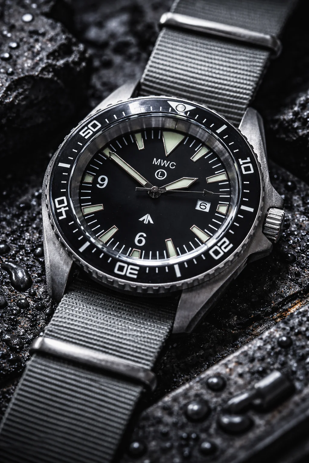 MWC Heavy Duty 300m Military Divers Watch in Stainless Steel Case (Quartz) with Sapphire Crystal and Ceramic Bezel (Solid Bar Version) - Image 13
