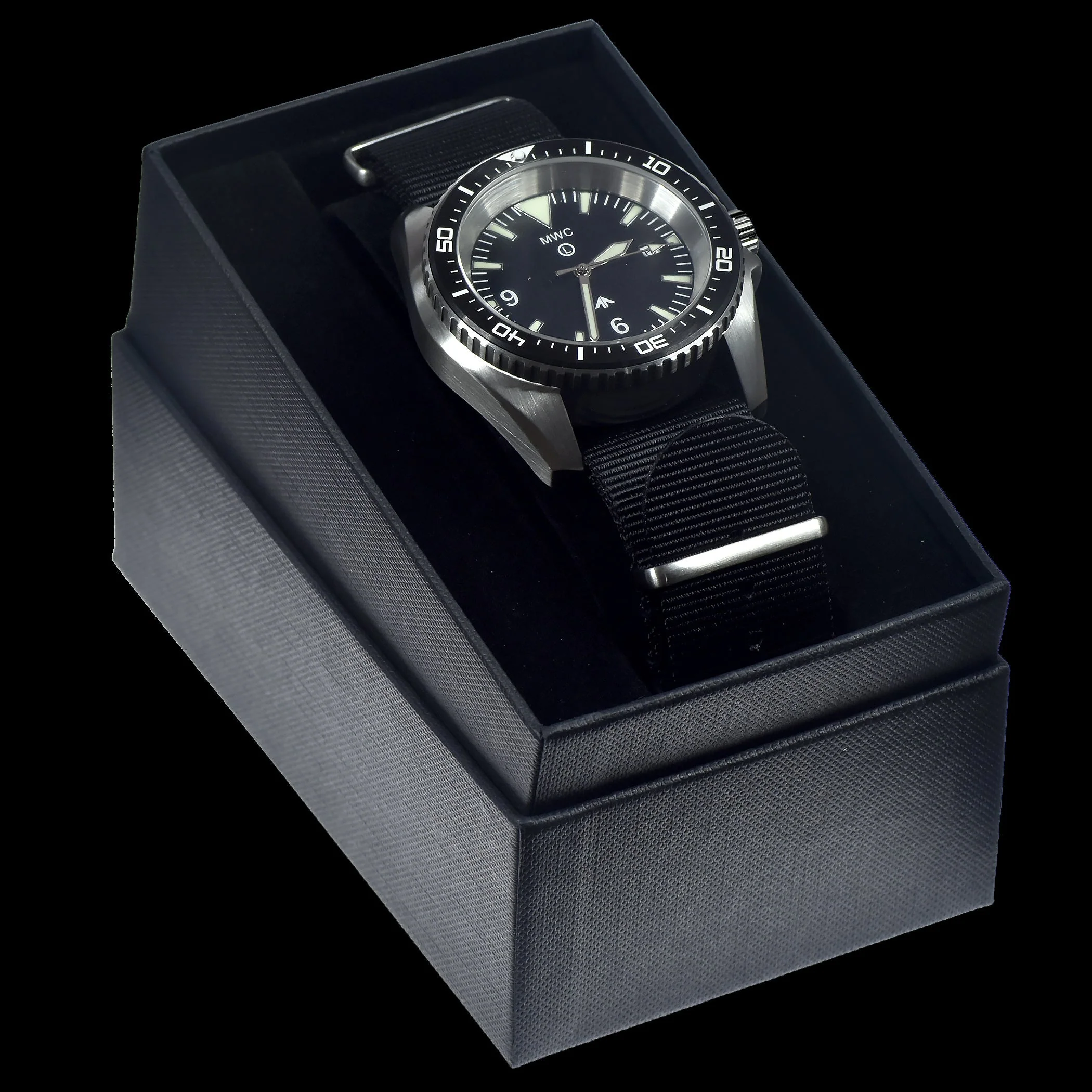 MWC Heavy Duty 300m Military Divers Watch in Stainless Steel Case (Quartz) with Sapphire Crystal and Ceramic Bezel (Solid Bar Version) - Image 7