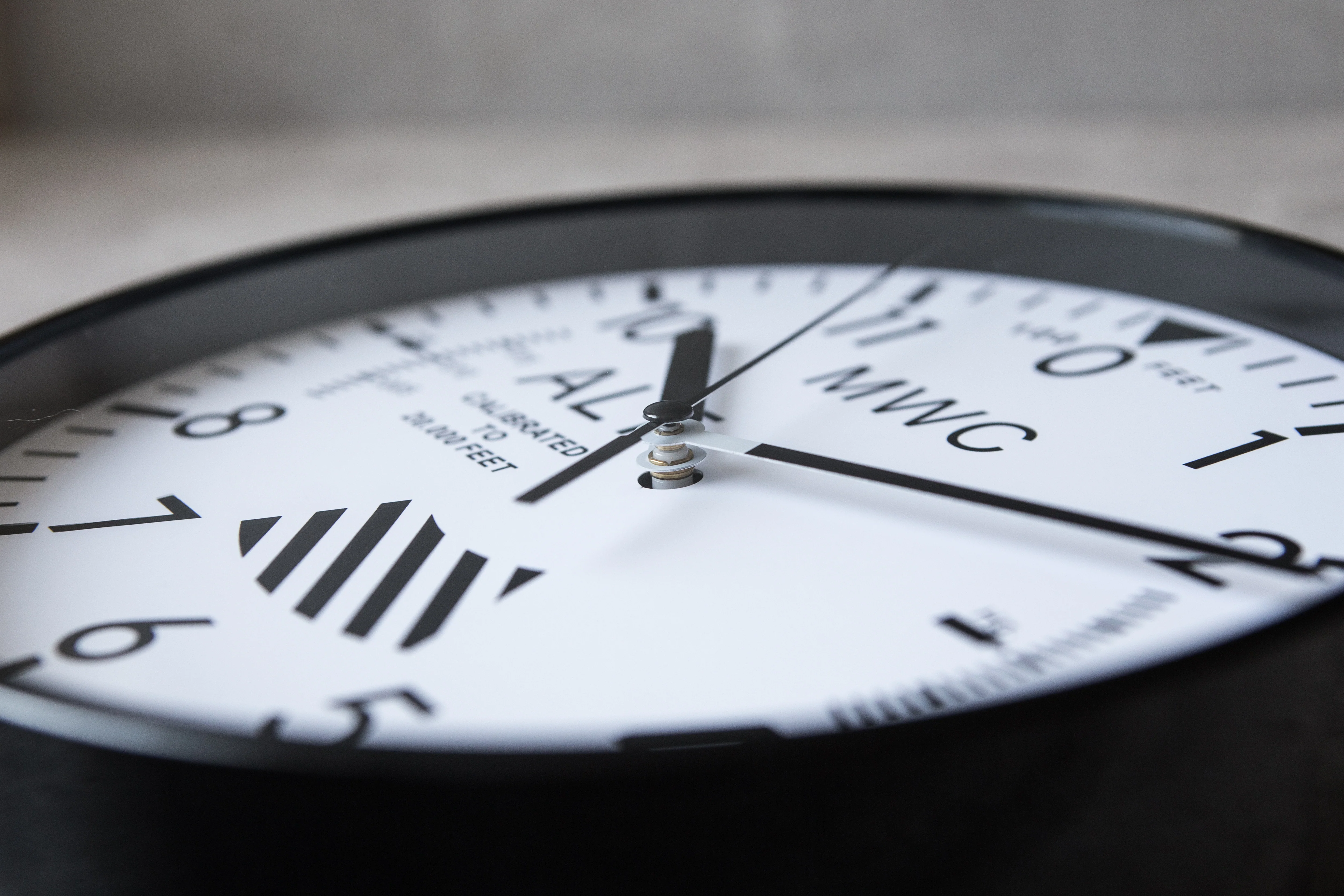 MWC Limited Edition Altimeter Wall Clock with White Dial, Silent Quartz Movement and Sweep Second Hand (Size 22.5 cm / approx 9") - Image 6