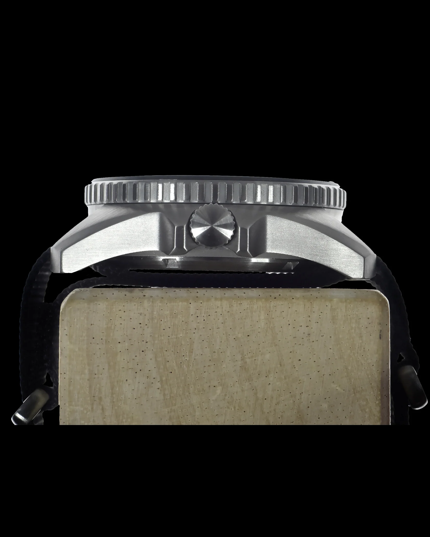 MWC Heavy Duty 300m Military Divers Watch in Stainless Steel Case (Quartz) with Sapphire Crystal and Ceramic Bezel - Image 5
