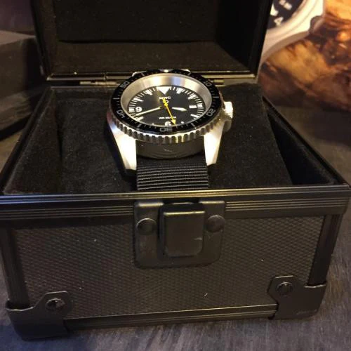 MWC Protective Travel Watch Box with Blank Plate for Customization/Engraving - Image 6