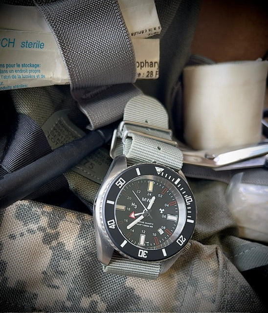 MWC "Submariner / Naval Crew Divers Watch" 500m (1,640ft) Water Resistant Dual Time Zone Military Watch in a Stainless Steel Case with GTLS and Helium Valve - Image 13