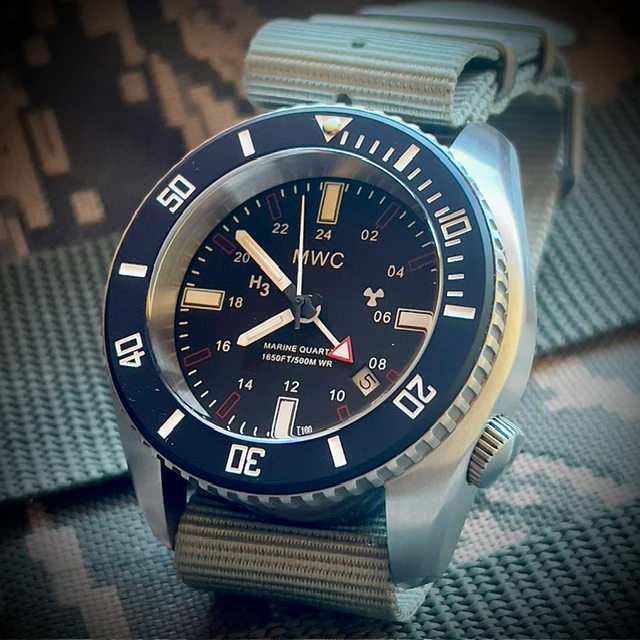 MWC "Submariner / Naval Crew Divers Watch" 500m (1,640ft) Water Resistant Dual Time Zone Military Watch in a Stainless Steel Case with GTLS and Helium Valve - Image 16