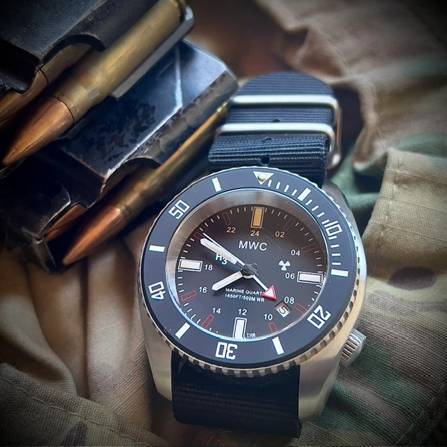 MWC "Submariner / Naval Crew Divers Watch" 500m (1,640ft) Water Resistant Dual Time Zone Military Watch in a Stainless Steel Case with GTLS and Helium Valve - Image 17
