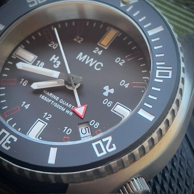 MWC "Submariner / Naval Crew Divers Watch" 500m (1,640ft) Water Resistant Dual Time Zone Military Watch in a Stainless Steel Case with GTLS and Helium Valve - Image 18