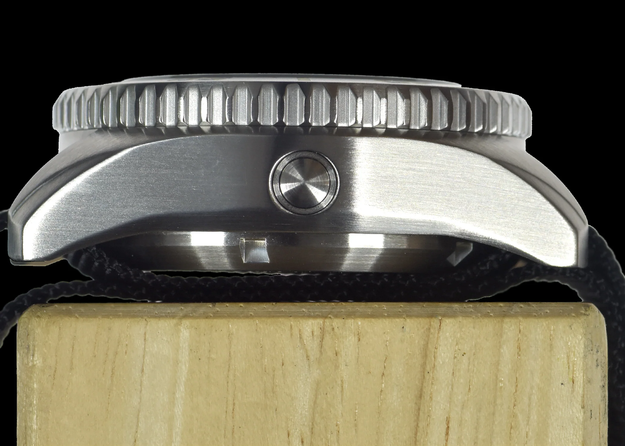 MWC "Submariner / Naval Crew Divers Watch" 500m (1,640ft) Water Resistant Dual Time Zone Military Watch in a Stainless Steel Case with GTLS and Helium Valve - Image 6