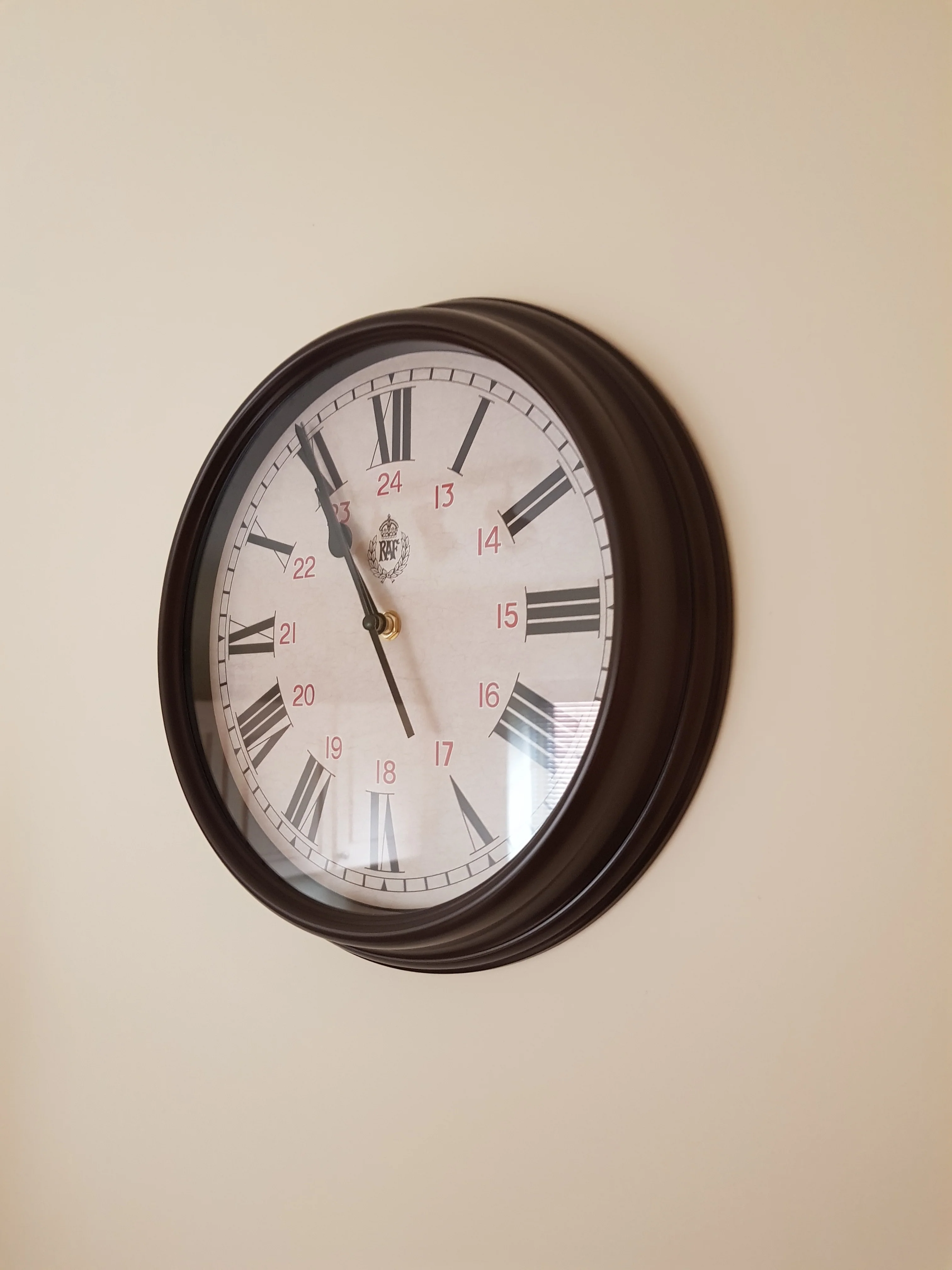 RAF 1943 Pattern Replica 12/24 Wall Clock with Silent Quartz Movement and Sweep Second Hand(Size 12"/30.5cm) - Image 5